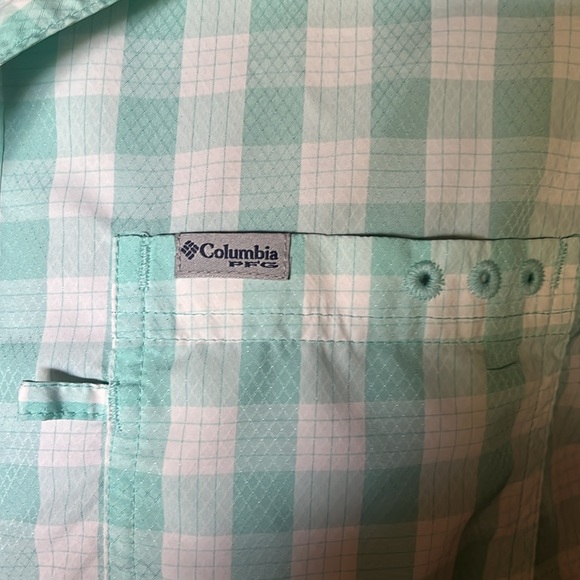 NWOT Columbia PFG lightweight button up - Picture 6 of 8